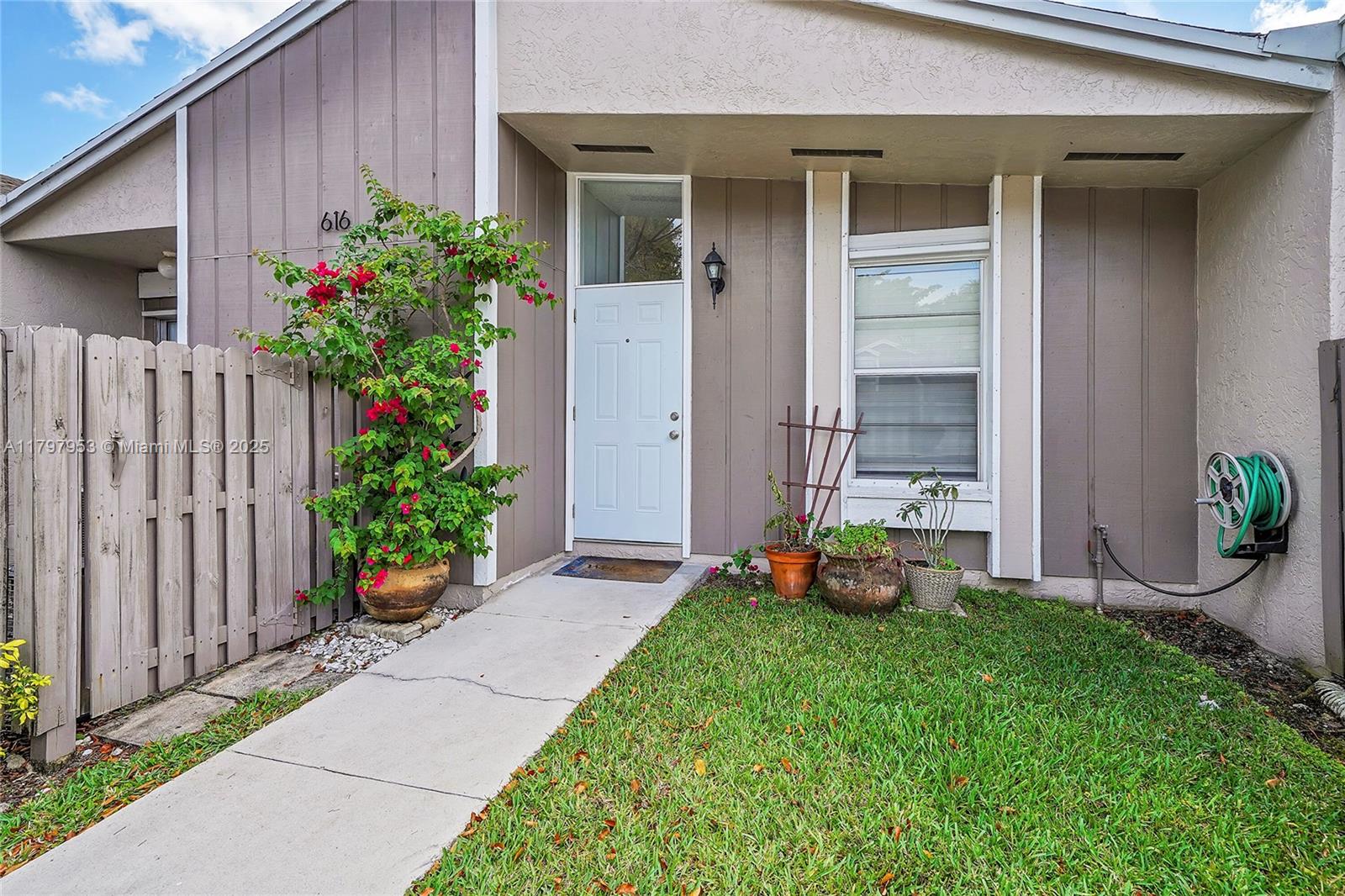 616 Woodgate Cir # D