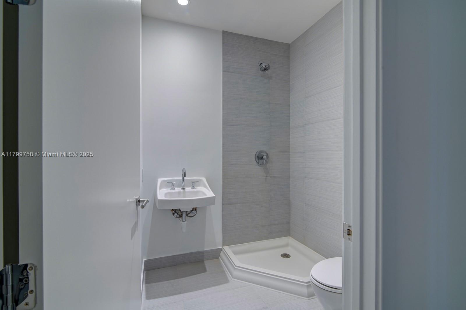 9349 Collins Ave # 1004