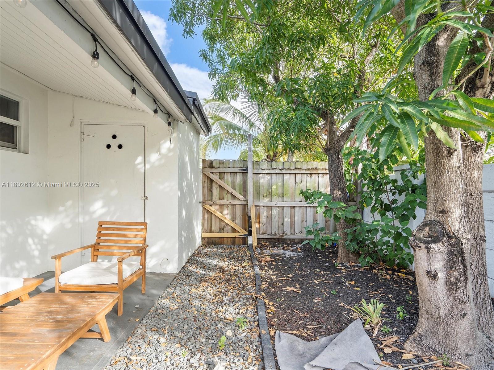 300 SW 23rd St # 1