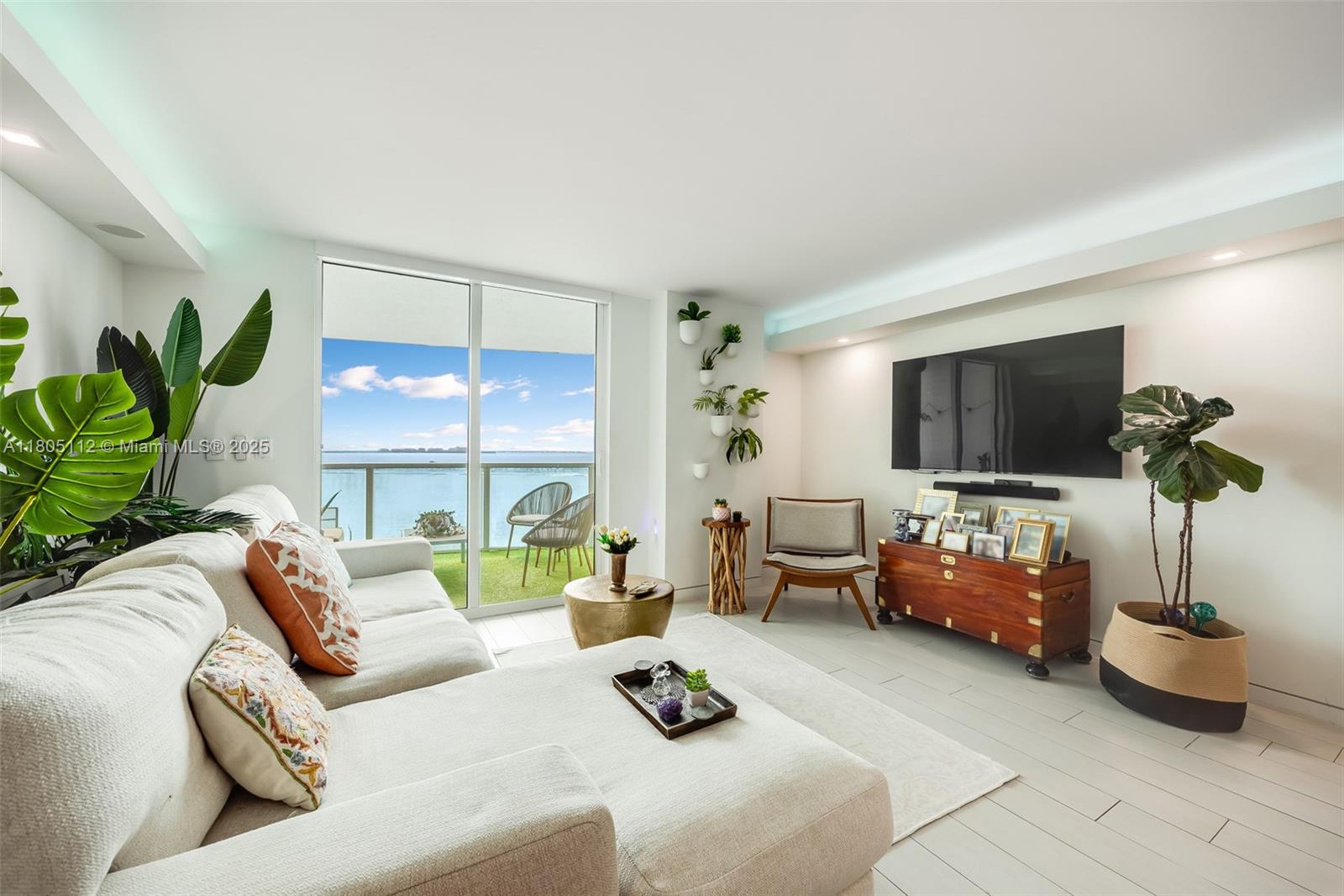 2101 Brickell Ave # 807