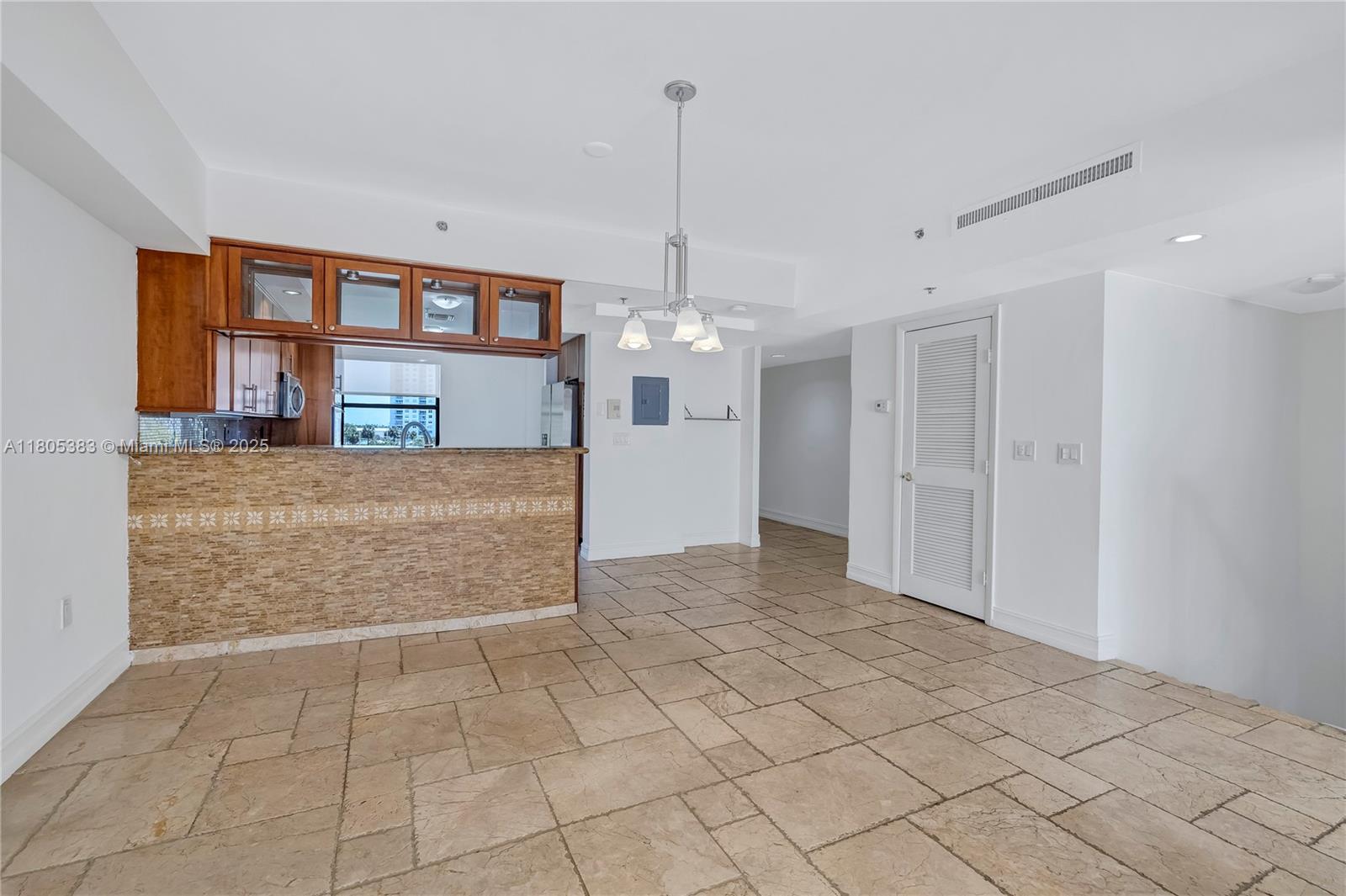 401 Poinciana Dr # 1225