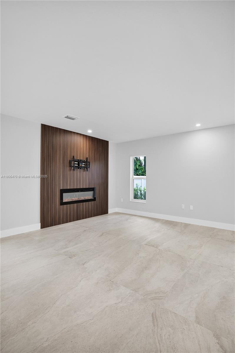 3433 SW 16th Ter