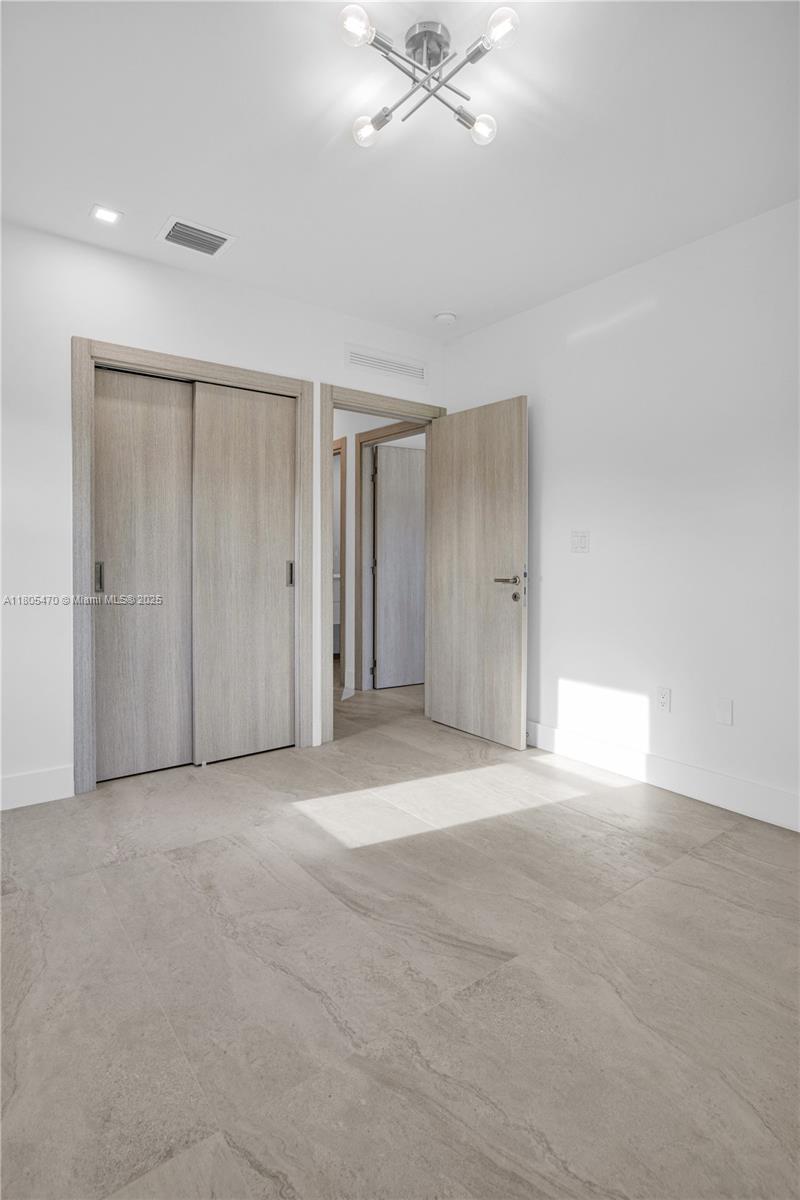 3433 SW 16th Ter