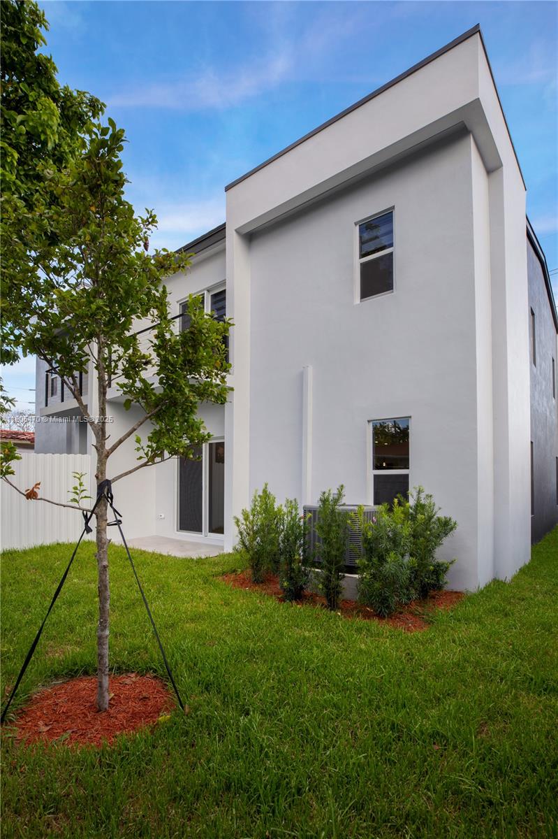 3433 SW 16th Ter