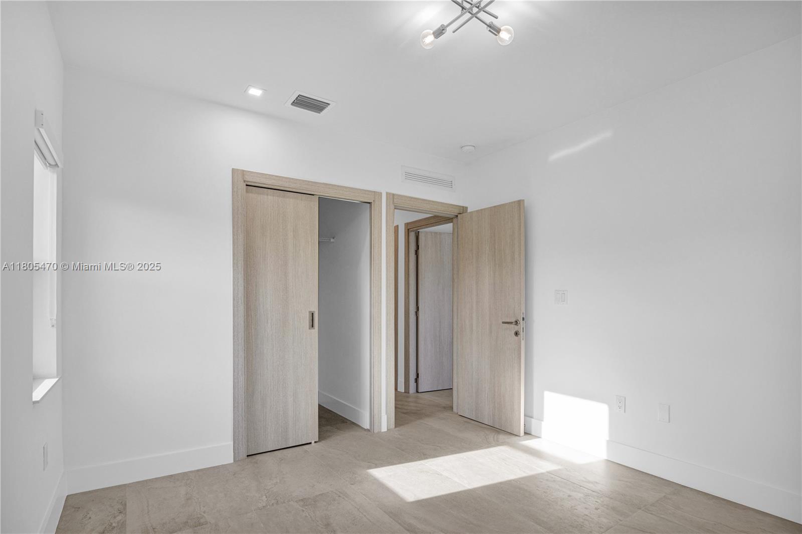 3433 SW 16th Ter