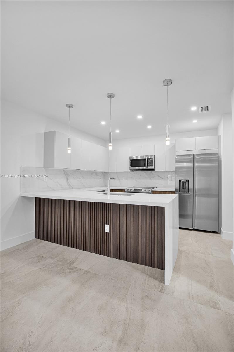 3433 SW 16th Ter
