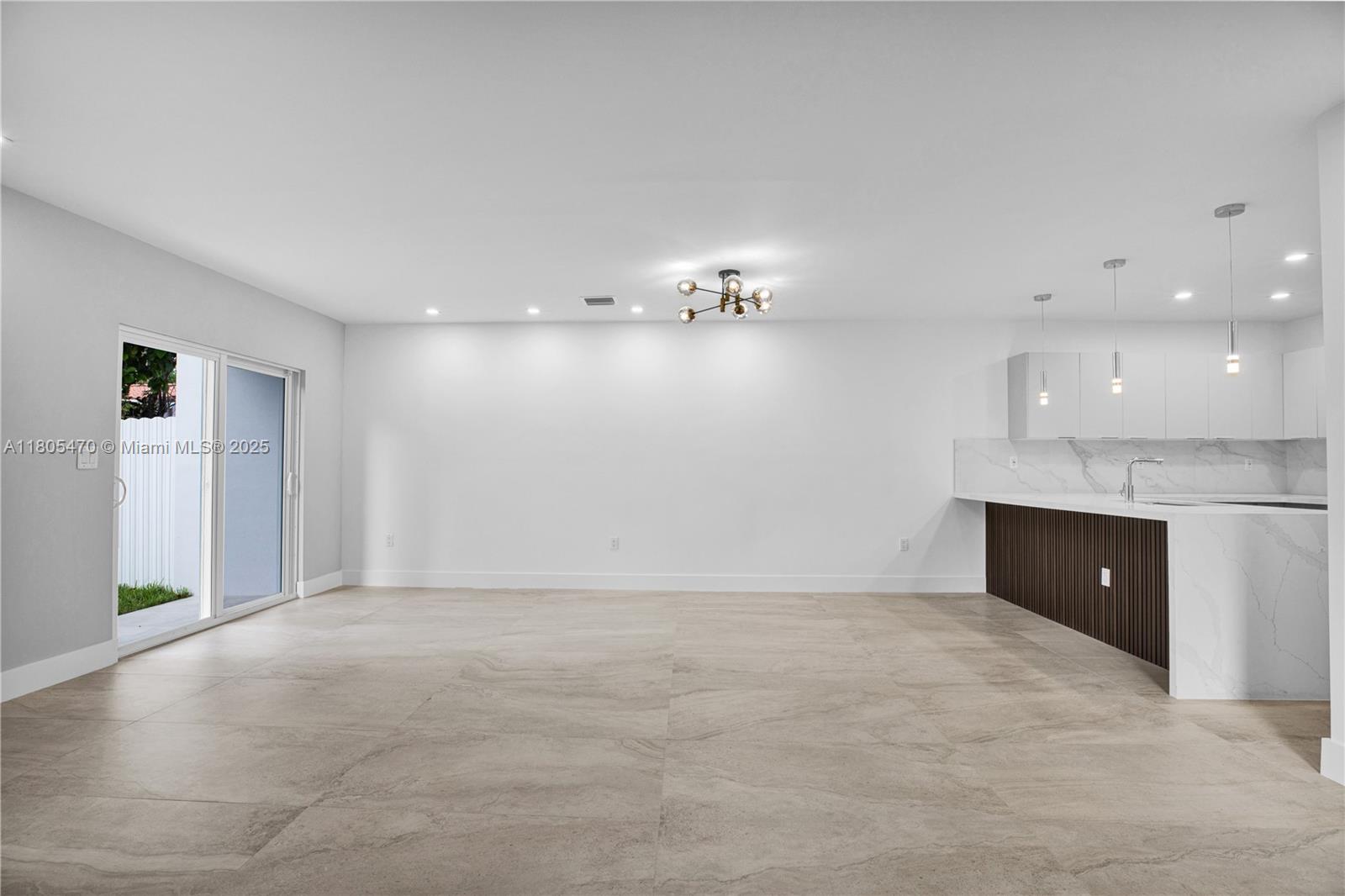 3433 SW 16th Ter