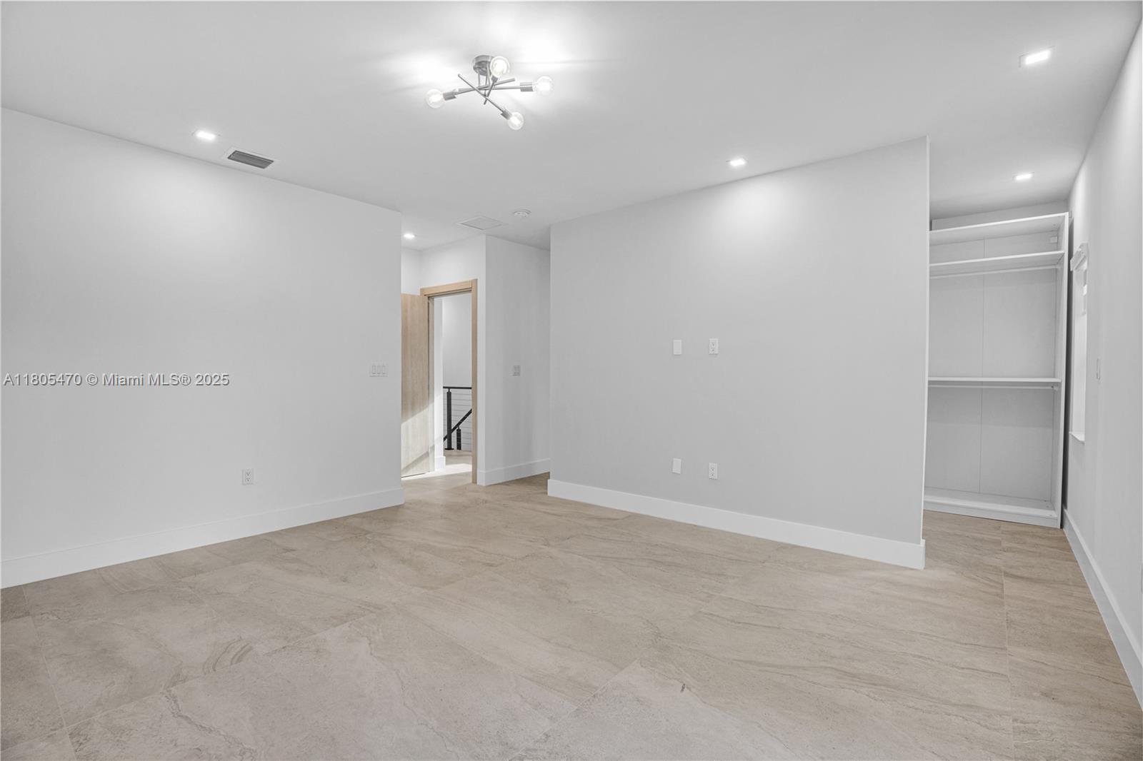 3433 SW 16th Ter