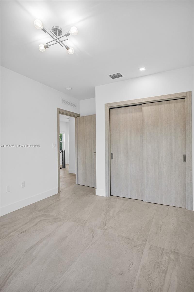 3433 SW 16th Ter