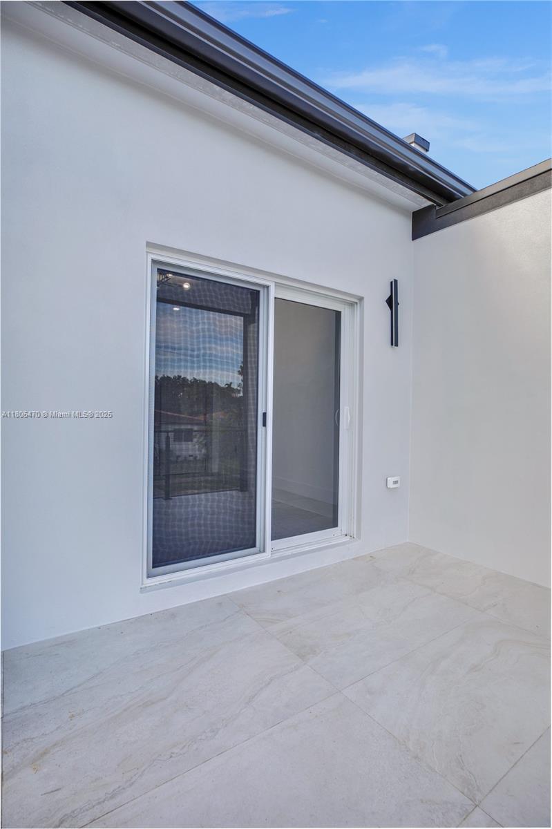 3433 SW 16th Ter
