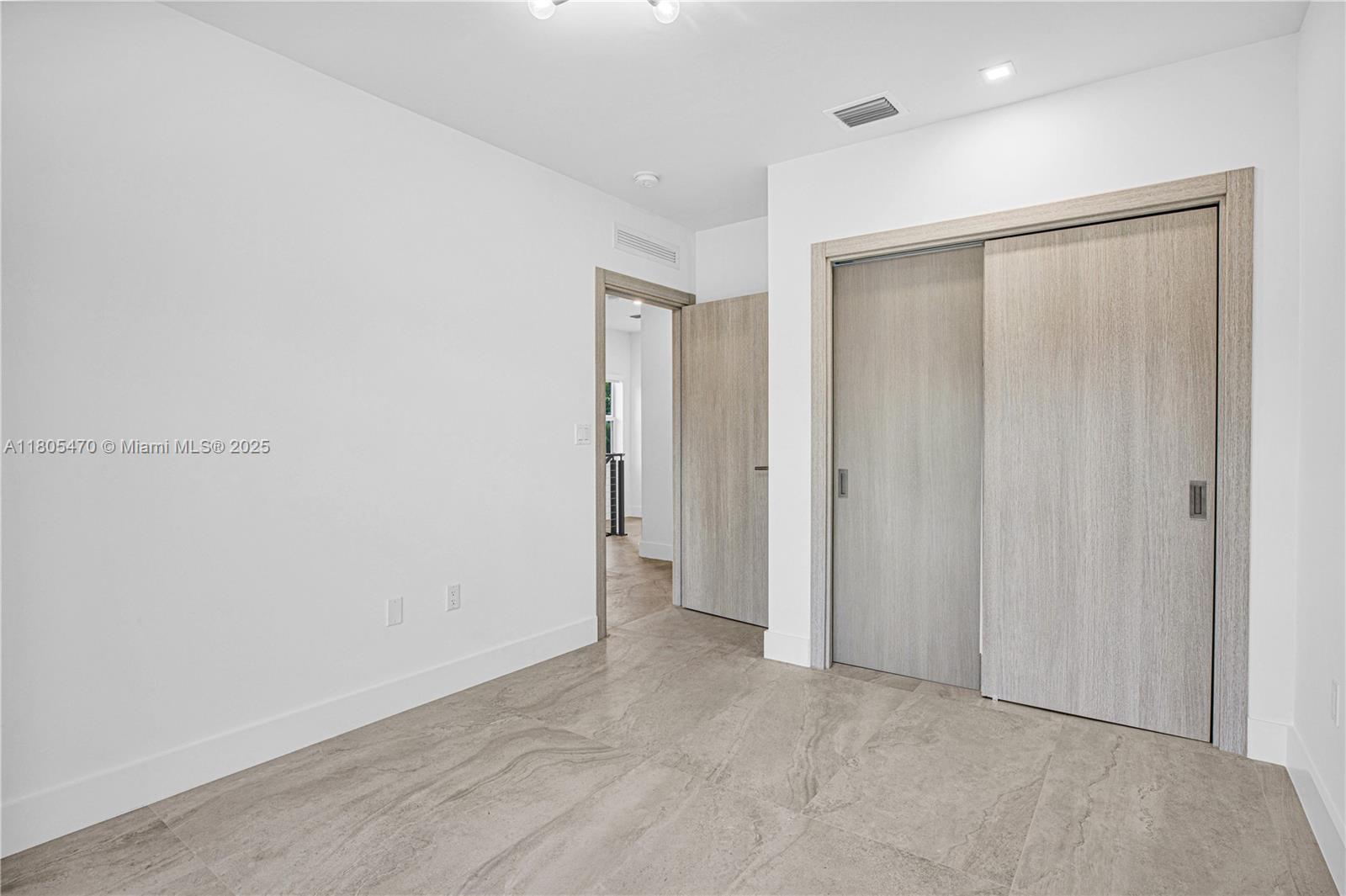 3433 SW 16th Ter