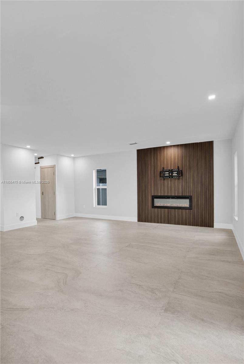 3433 SW 16th Ter