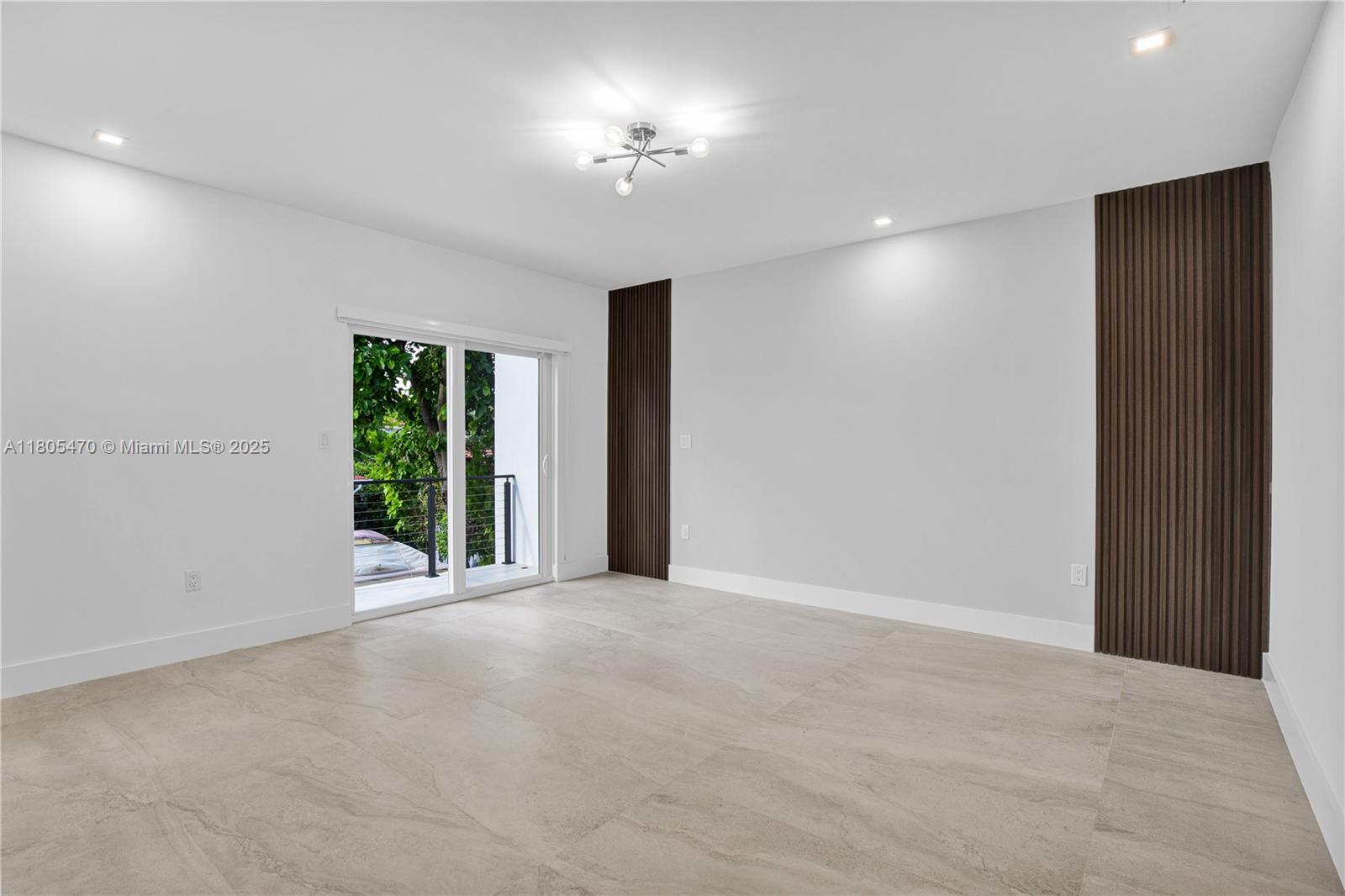 3433 SW 16th Ter