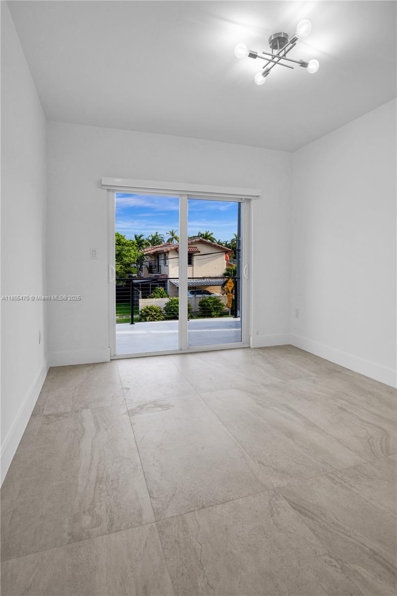 3433 SW 16th Ter