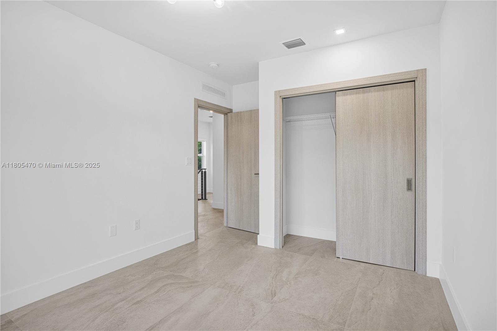 3433 SW 16th Ter