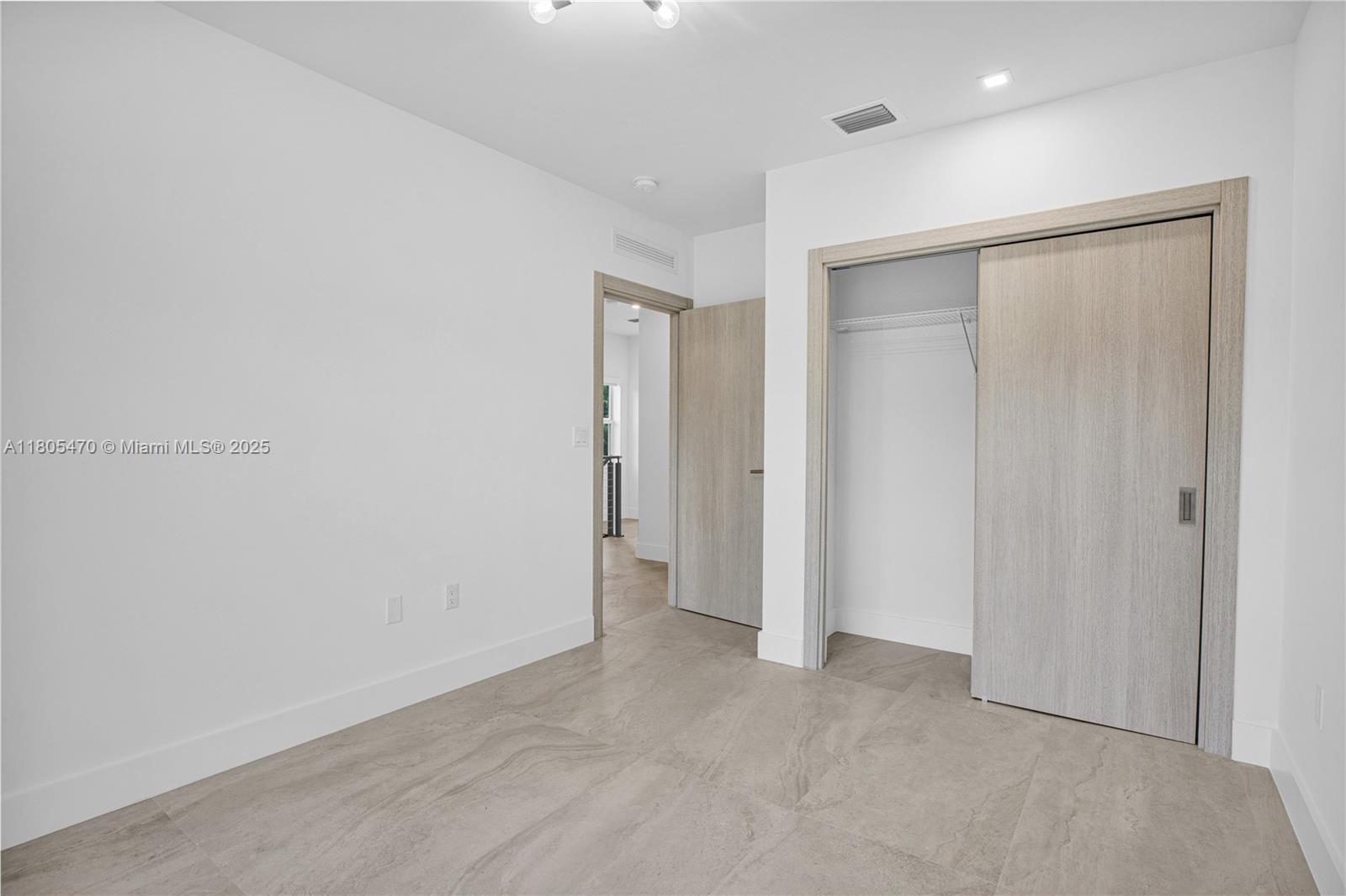 3433 SW 16th Ter