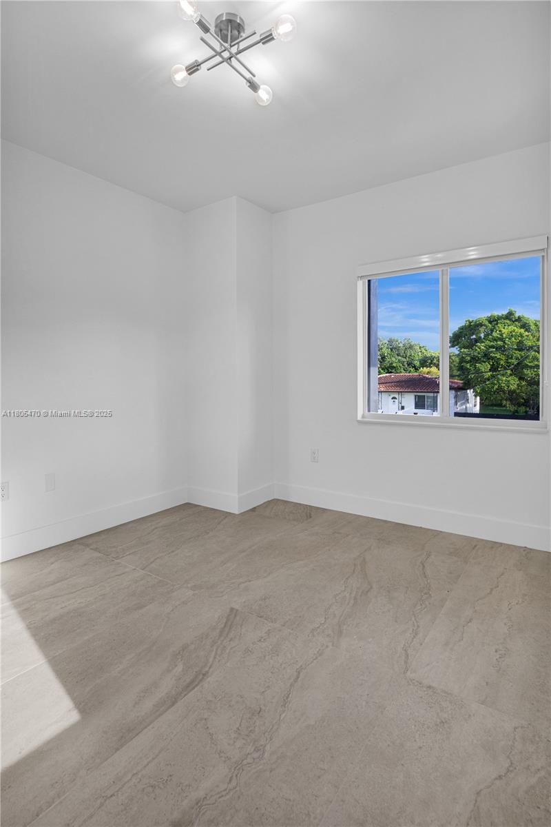 3433 SW 16th Ter
