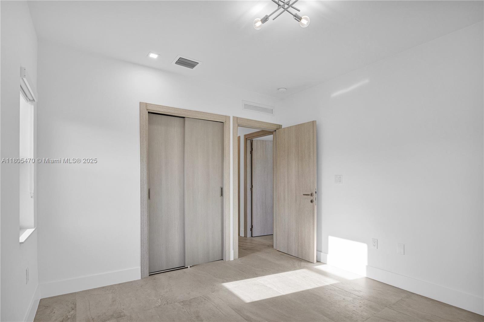 3433 SW 16th Ter