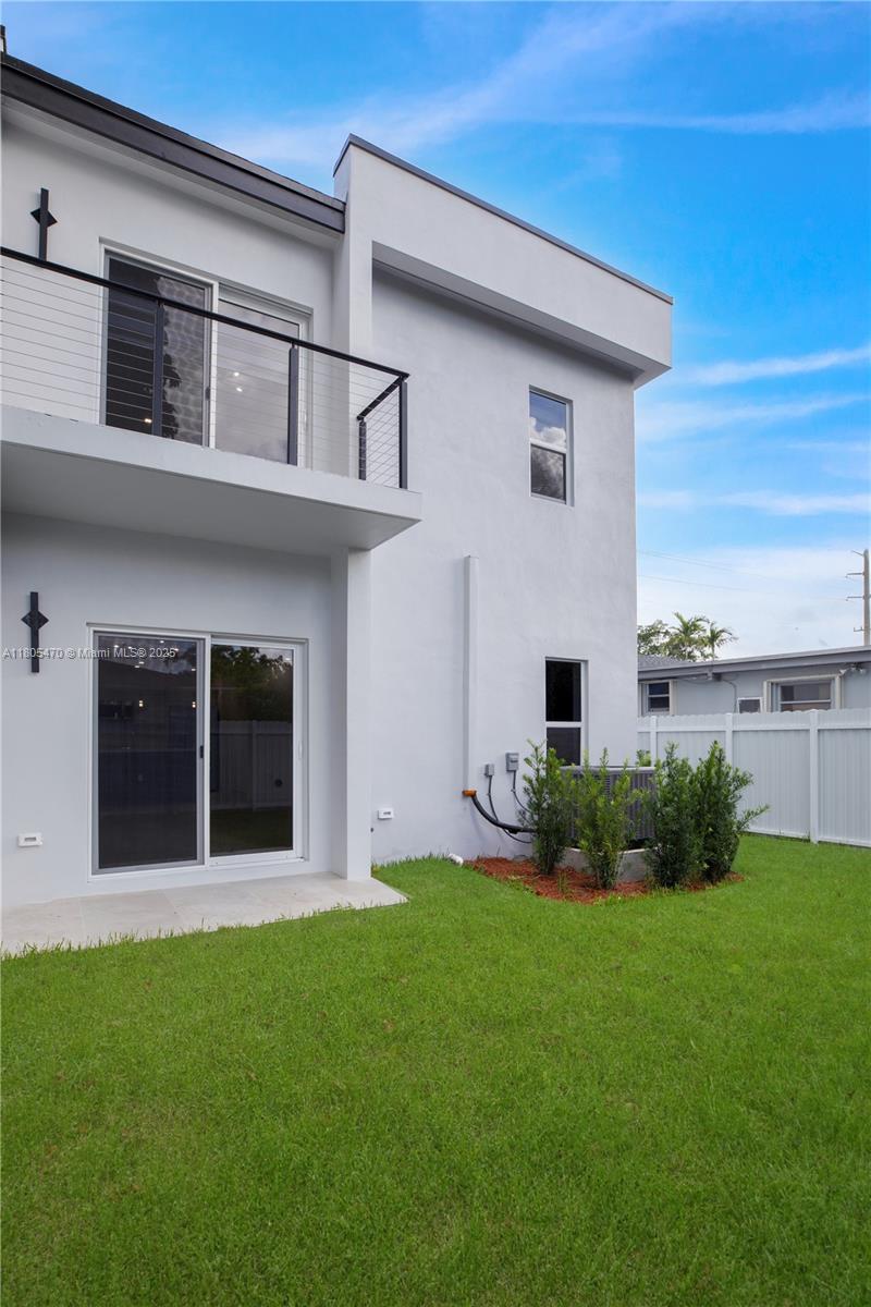 3433 SW 16th Ter