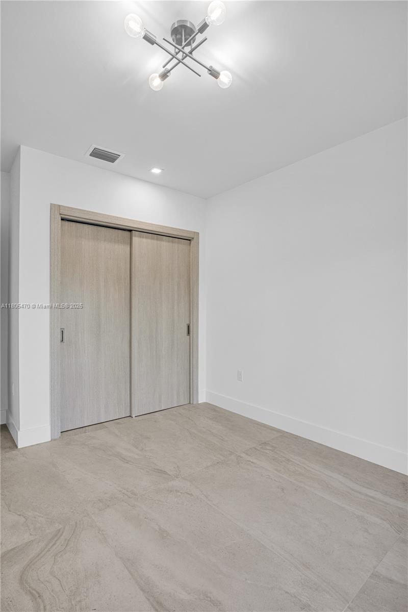 3433 SW 16th Ter
