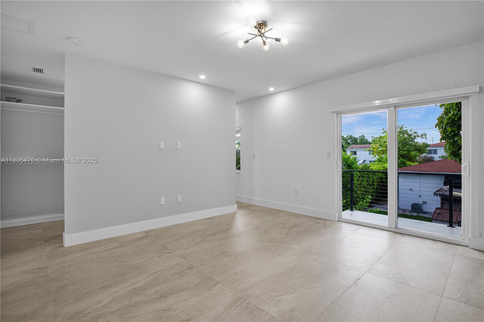 3433 SW 16th Ter