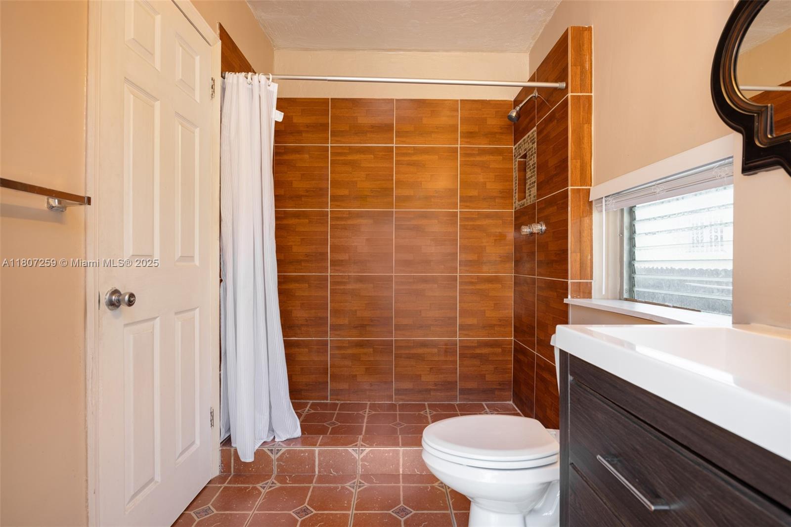 261 SW 48th Ct Unit: Main House