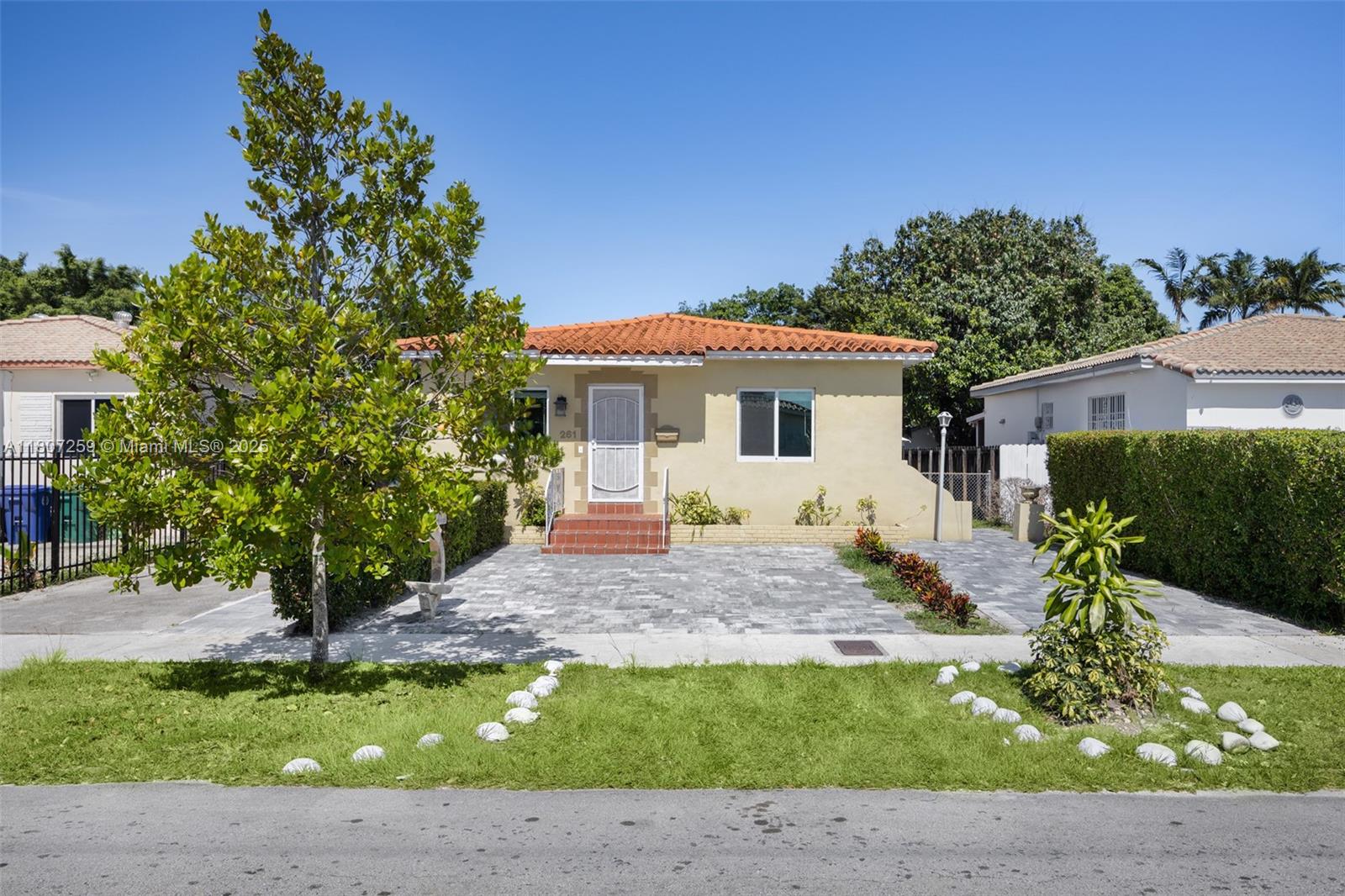 261 SW 48th Ct Unit: Main House