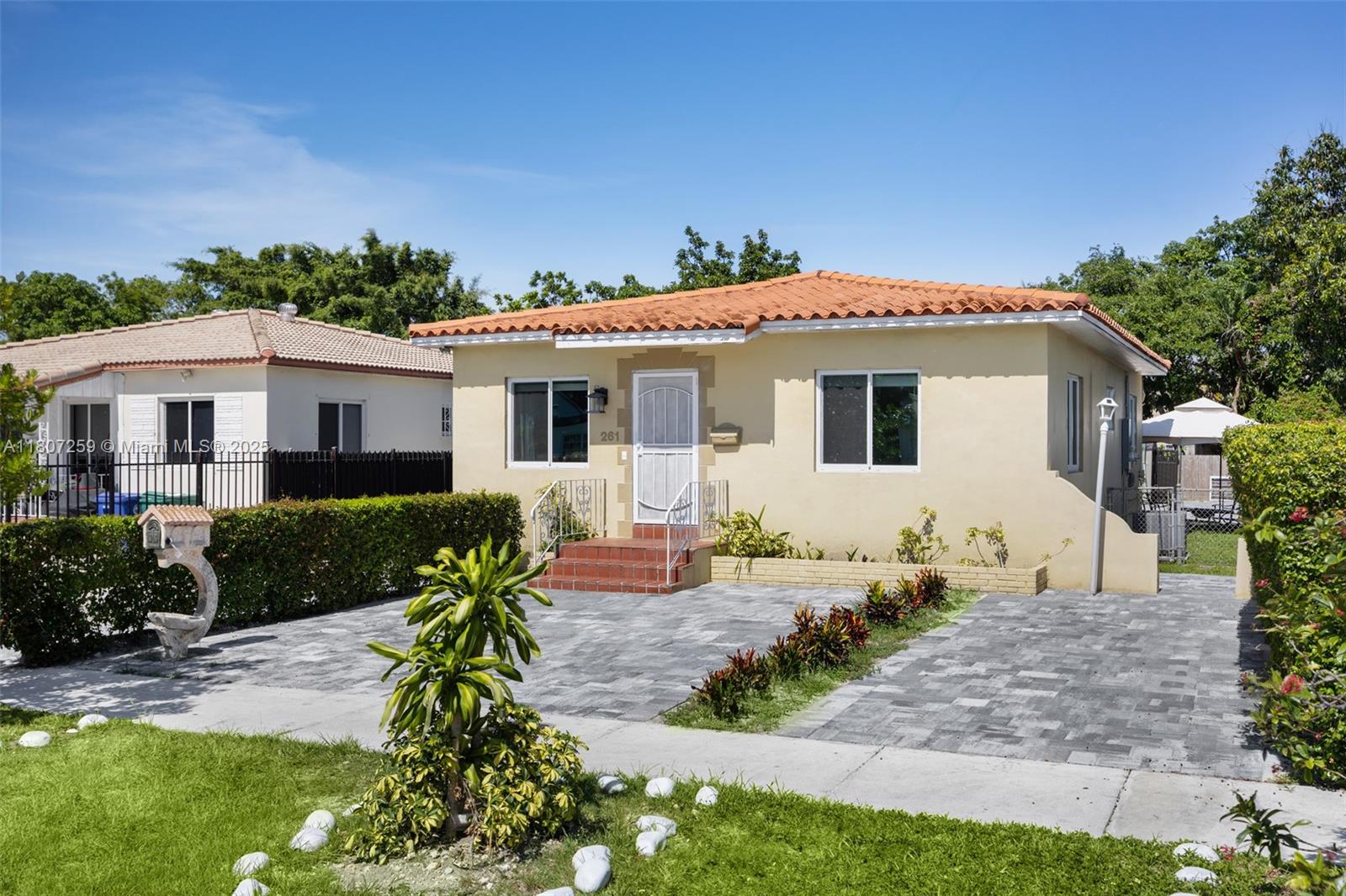261 SW 48th Ct Unit: Main House