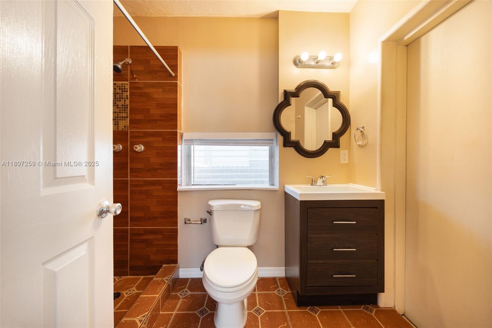 261 SW 48th Ct Unit: Main House