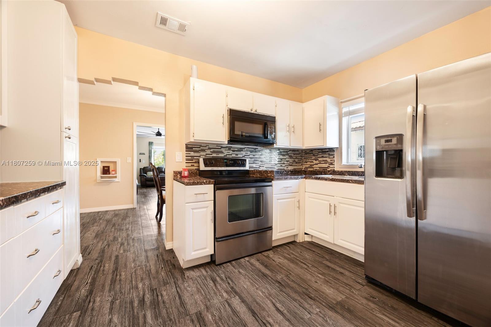 261 SW 48th Ct Unit: Main House