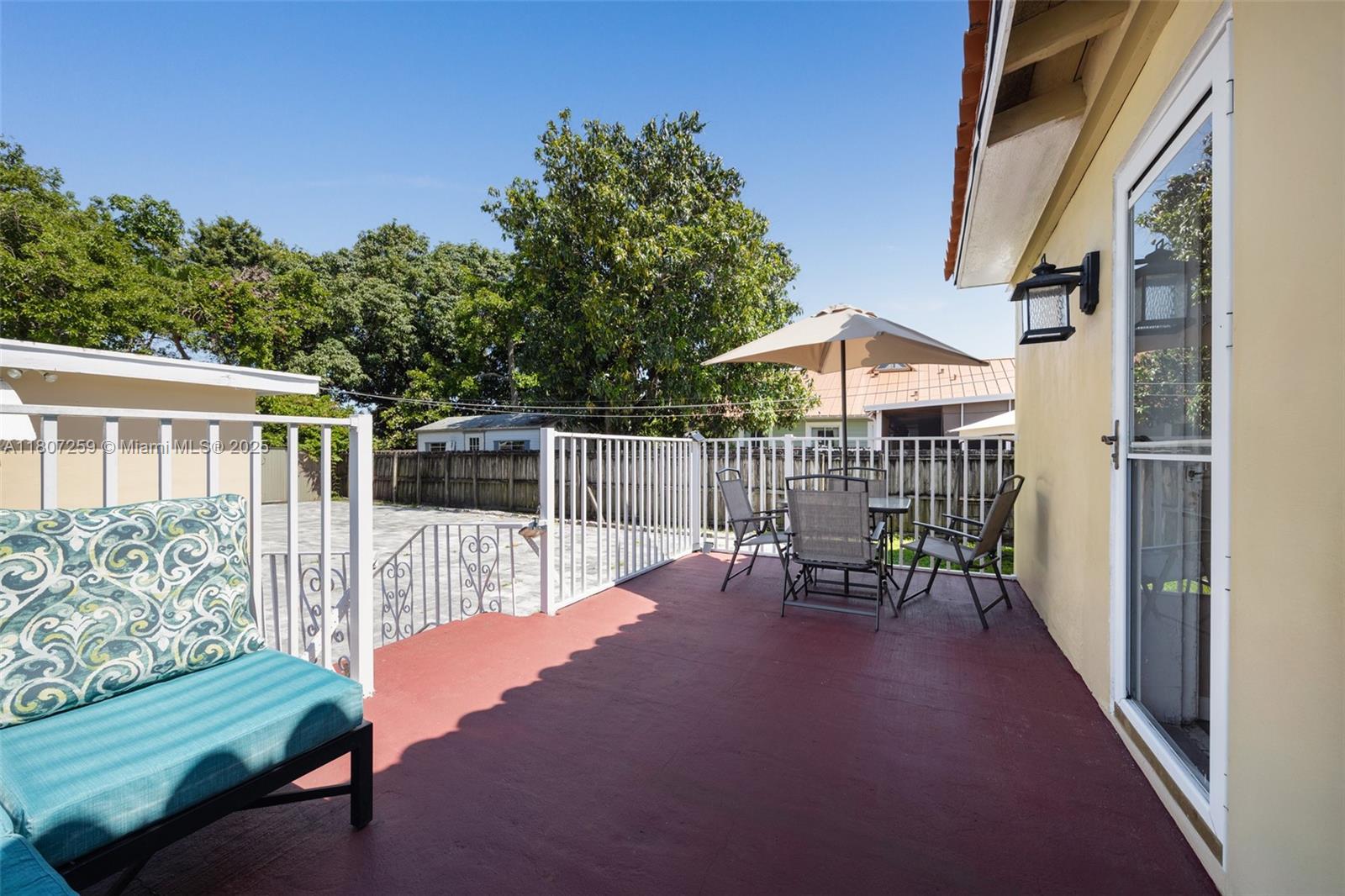 261 SW 48th Ct Unit: Main House