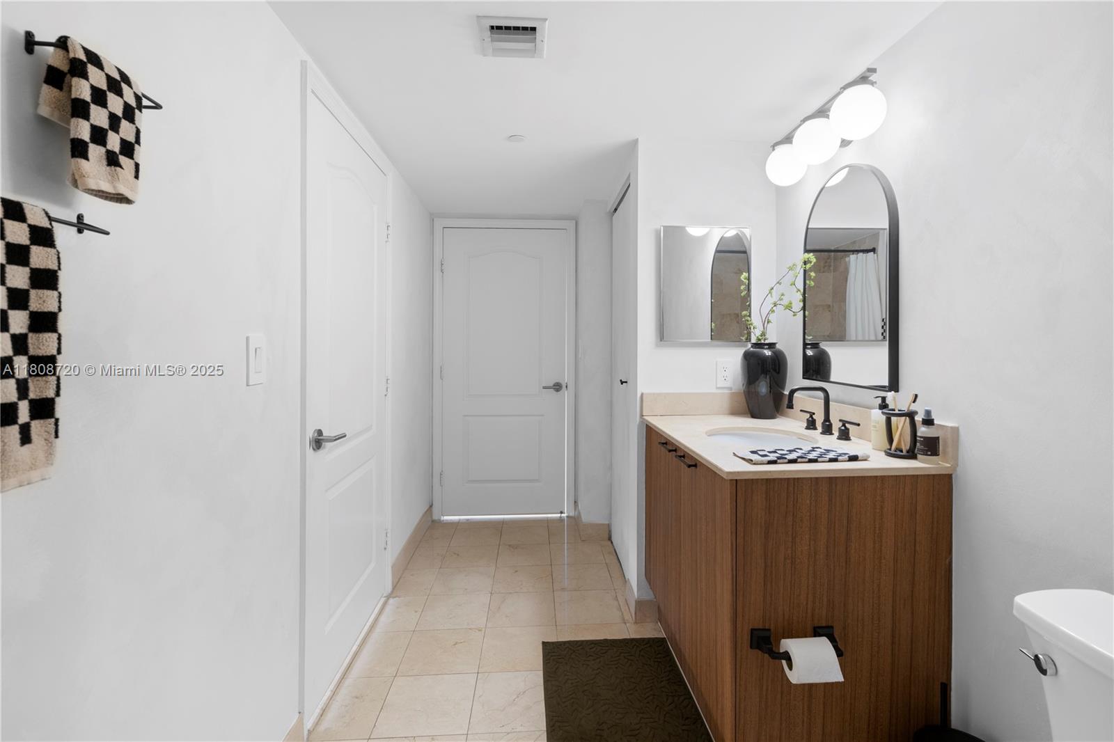 2101 Brickell Ave # 1702