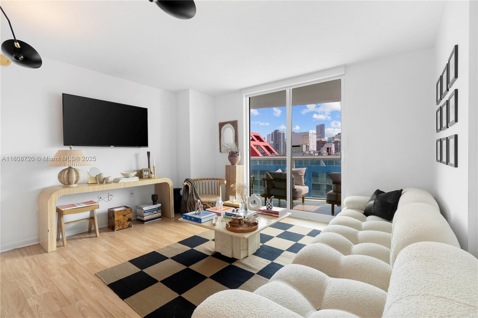 2101 Brickell Ave # 1702