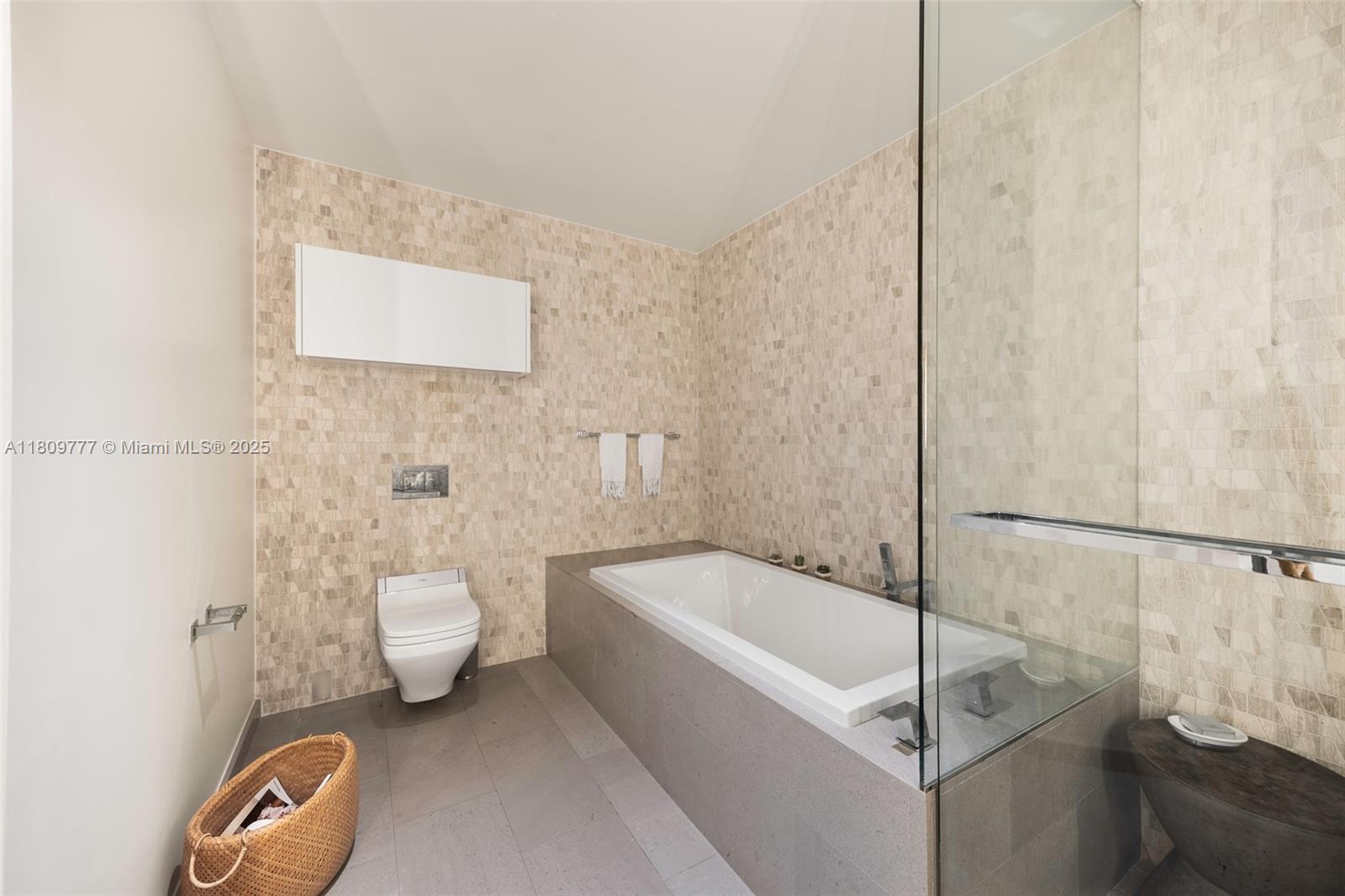 68 SE 6th St # 1703