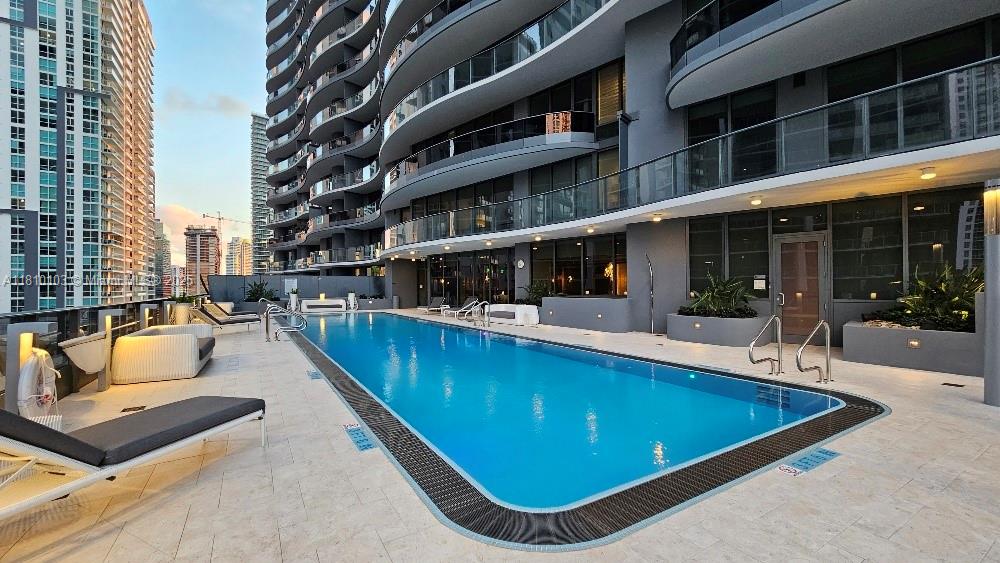 1000 Brickell Plz # 4209