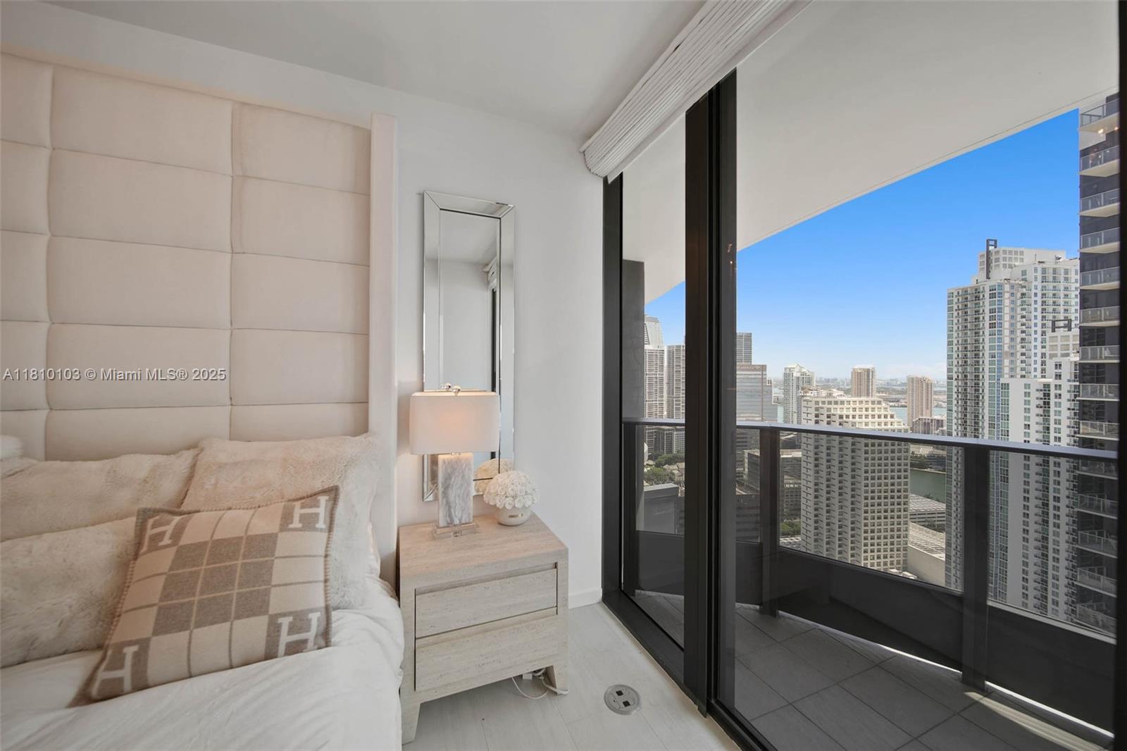 1000 Brickell Plz # 4209
