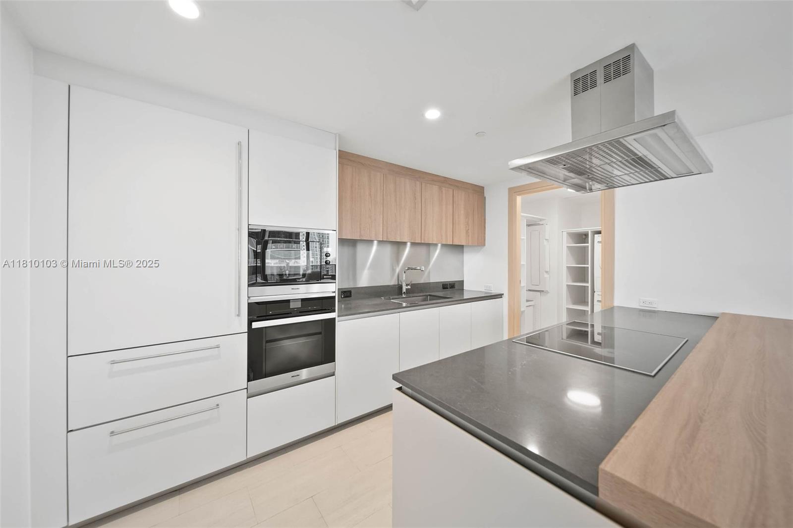 1000 Brickell Plz # 4209