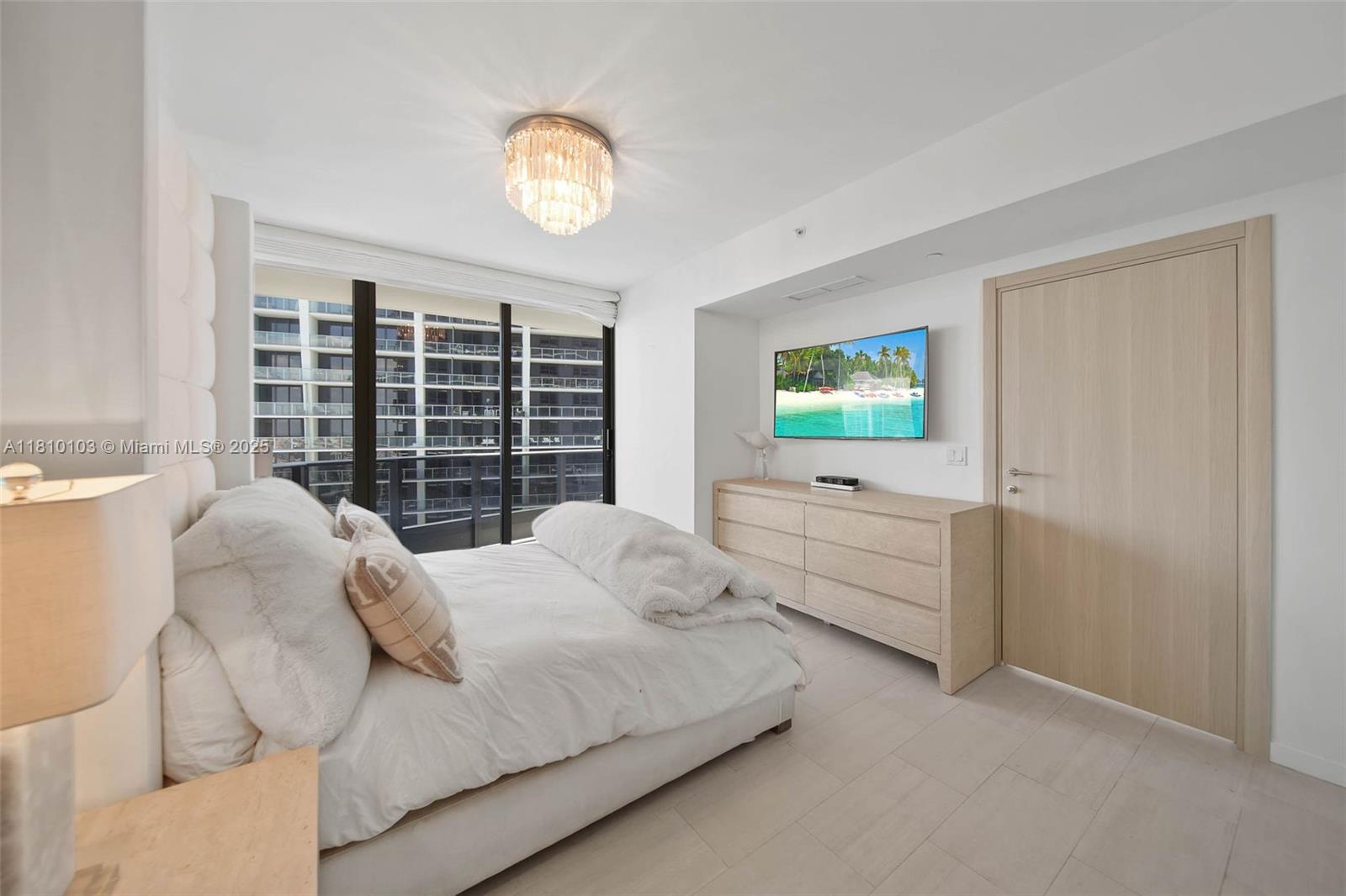 1000 Brickell Plz # 4209