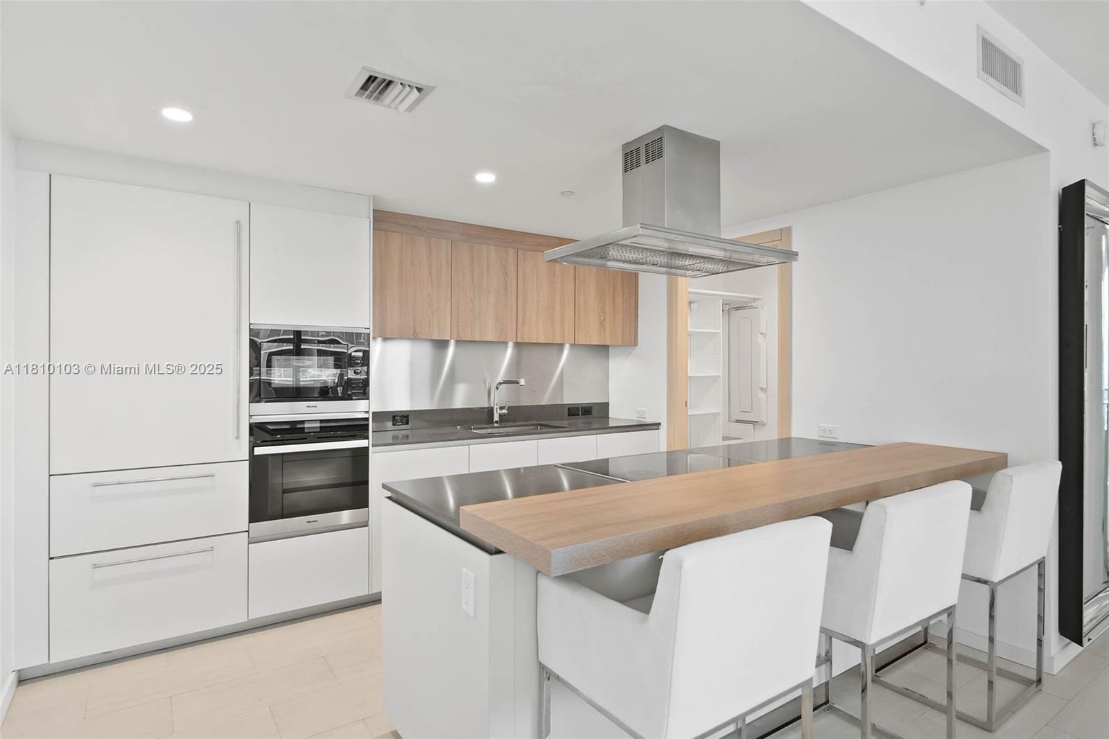 1000 Brickell Plz # 4209