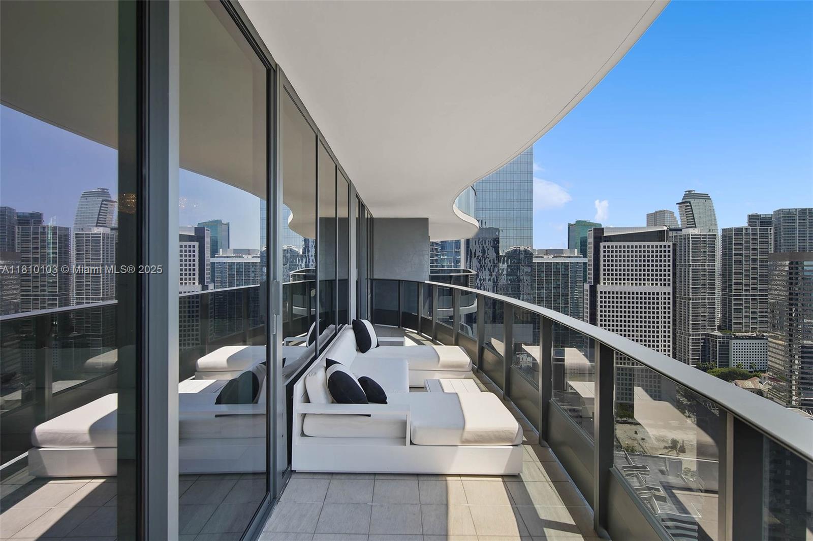 1000 Brickell Plz # 4209