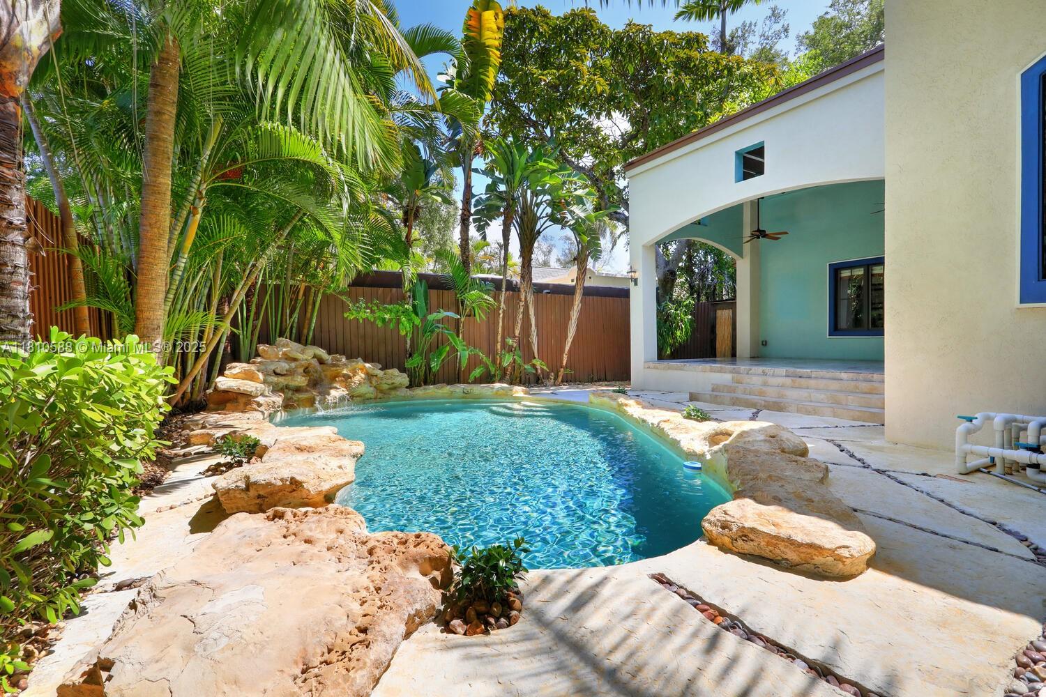 2527 Inagua Ave