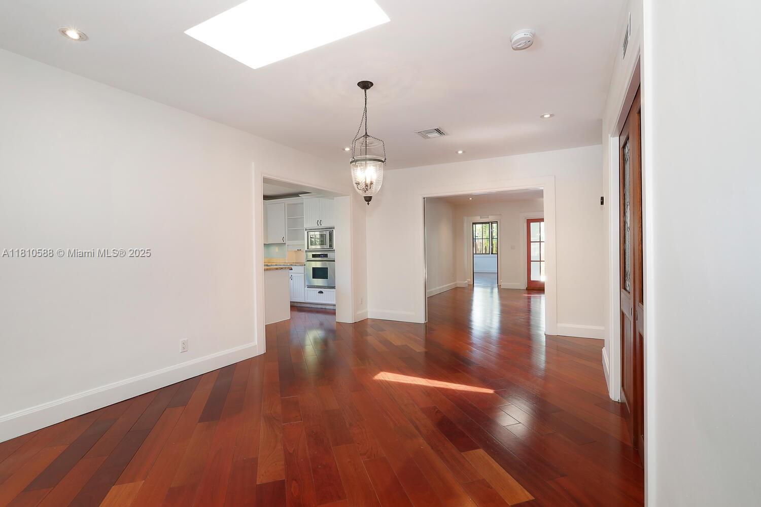 2527 Inagua Ave