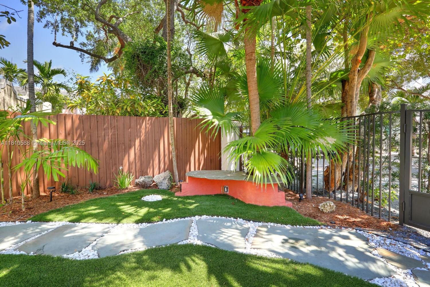 2527 Inagua Ave