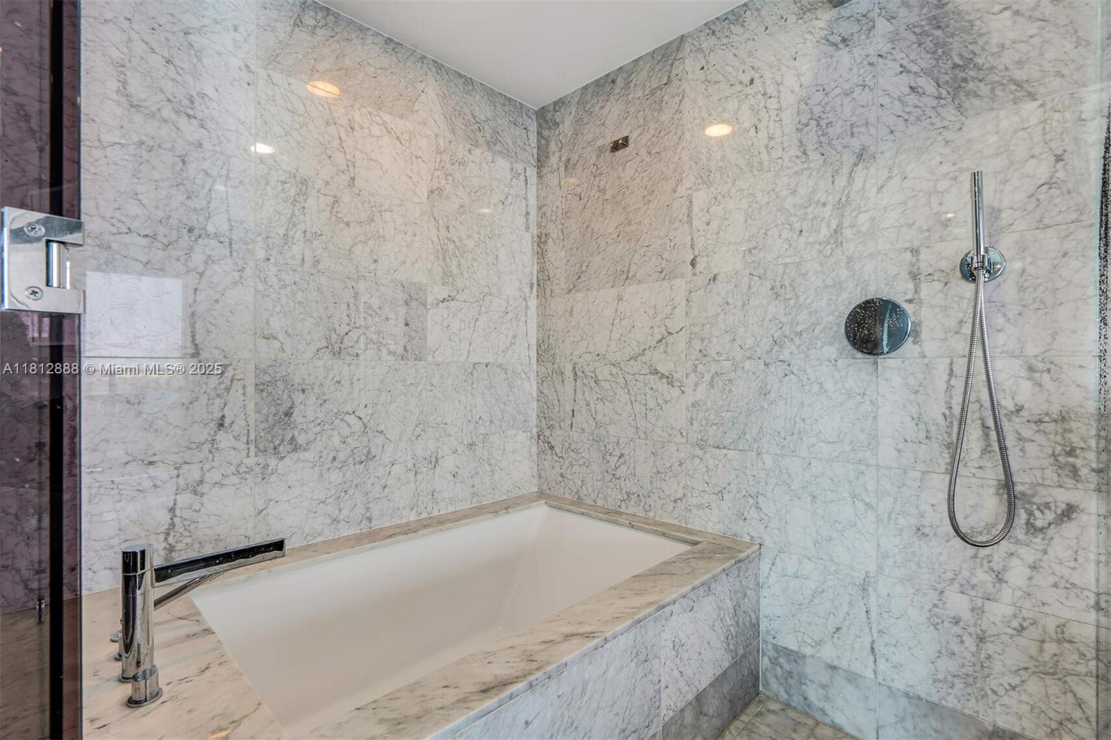 3131 NE 7th Ave # 2503