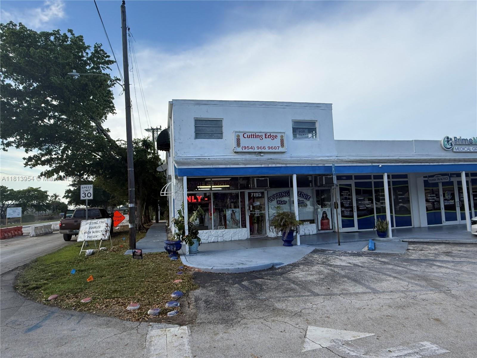 7193-7195 Pembroke Rd