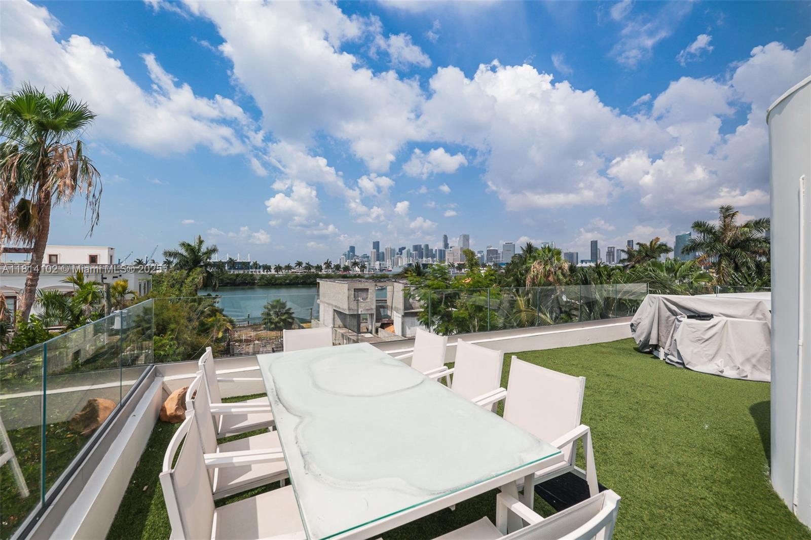 288 Palm Ave