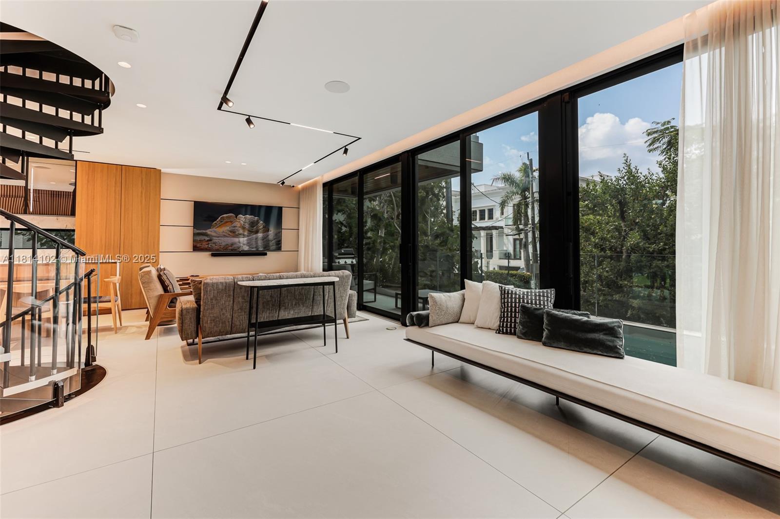 288 Palm Ave