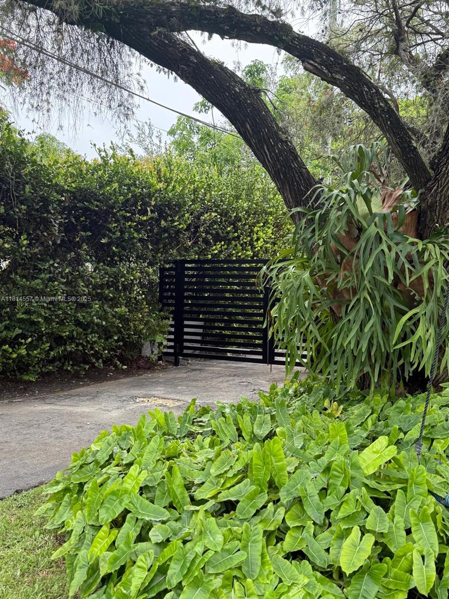 5775 SW 80th St # 5775