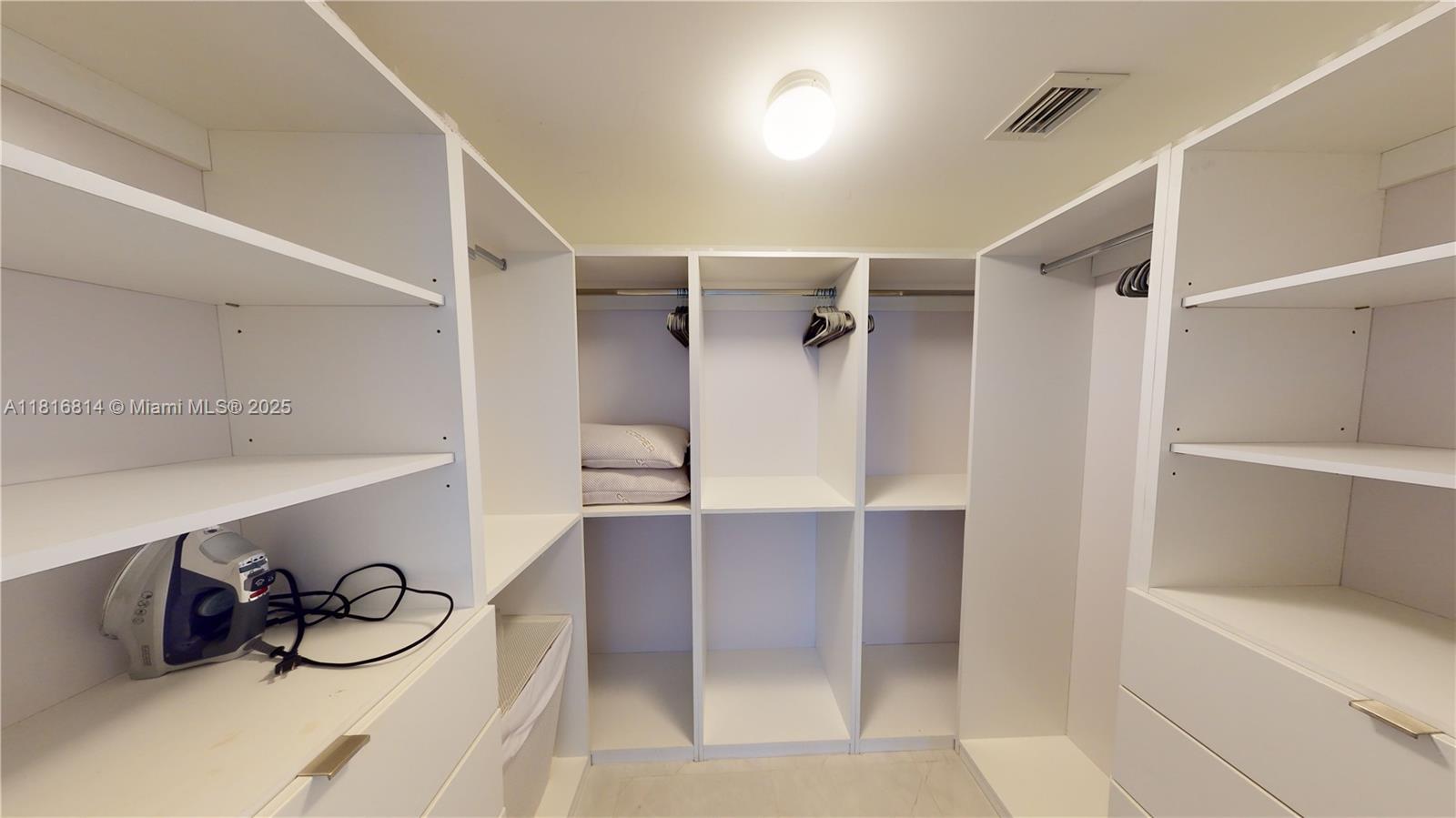 650 NE 32nd St # 2005