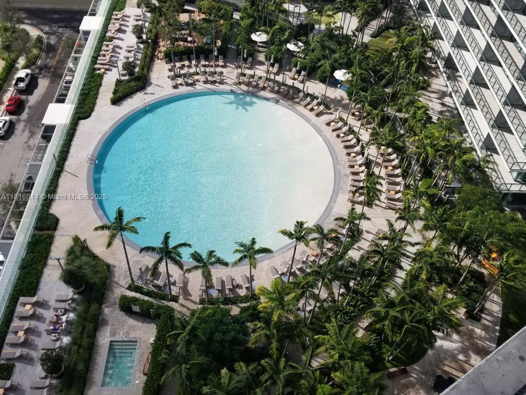 650 NE 32nd St # 2005